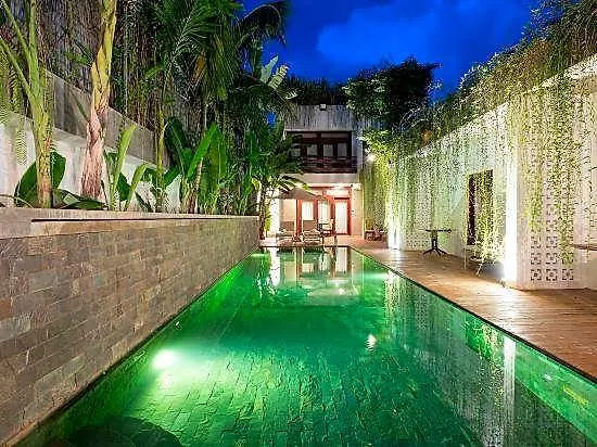 Victoria Hotel 4*